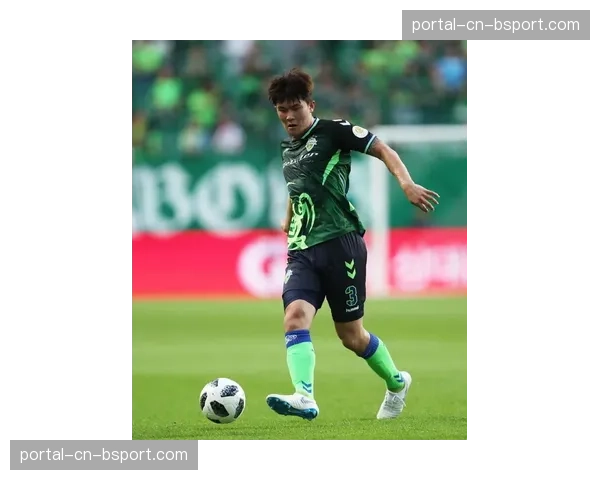【2026年4月中超联赛·人物·动态前韩国国脚金玟哉现身上海滩，据悉将以防守顾问身份短期指导海港后防