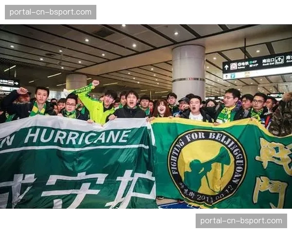 现场特写:马尔代夫主场万人空巷,球迷挥舞国旗助威 despite 大比分落后 现场特写:马尔代夫主场万人空巷,球迷挥舞国旗助威 despite 大比分落后